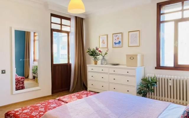 MISSAFIR Spacious Duplex Flat near Bagdat Street
