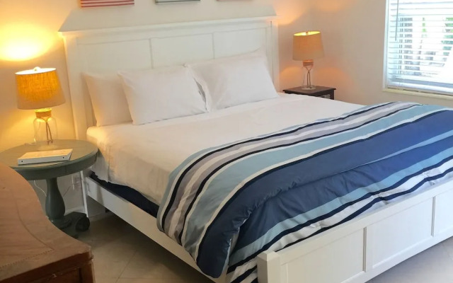 Sunny Shores Inn & Suites