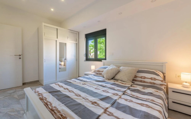 Beautiful Home in Vir With 4 Bedrooms and Wifi