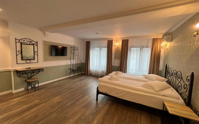 Cathedral Plaza Residences