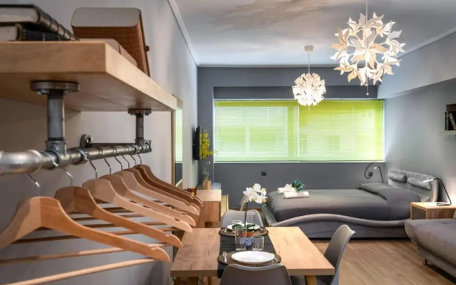 Superb suite on Aiolou street