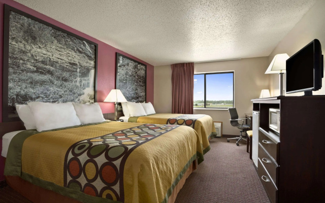 Super 8 by Wyndham Cameron