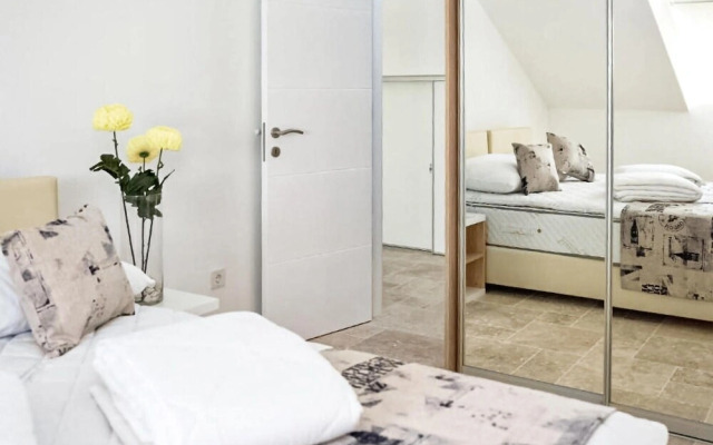 Stunning Apartment in Sibenik With Wifi and 3 Bedrooms