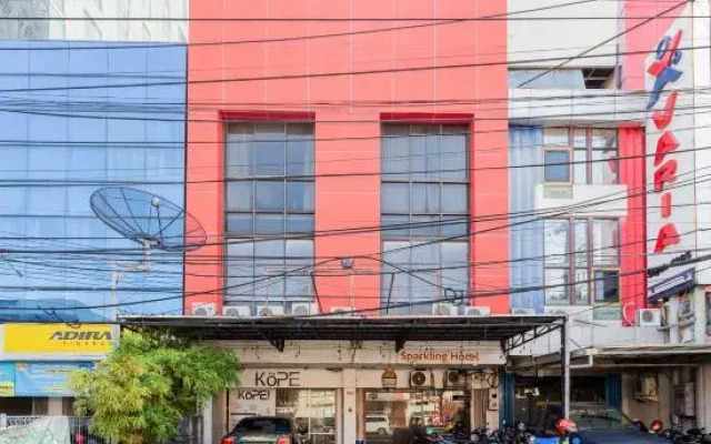 RedDoorz @ Sparkling Hotel near Stasiun Gubeng Surabaya