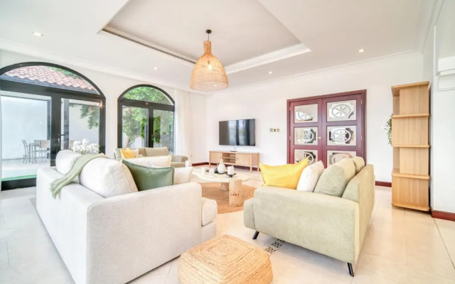 Exclusive 6BR Palm Villa w Private Pool and Beach