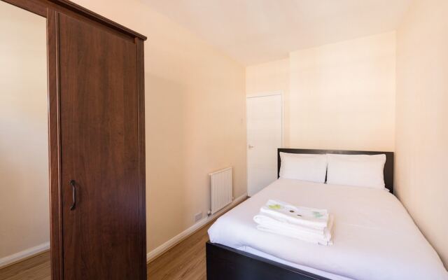 Отель Eson2 - The Martlett Court Residence II комната для гостей
