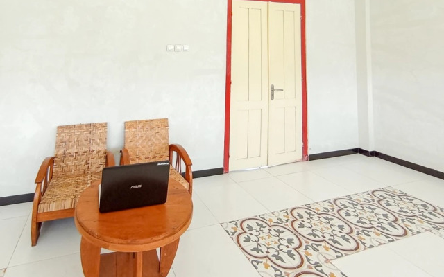 RedDoorz near Alun-Alun Purwokerto 3