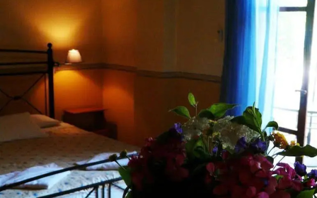 Alexandros Studios & Apartments