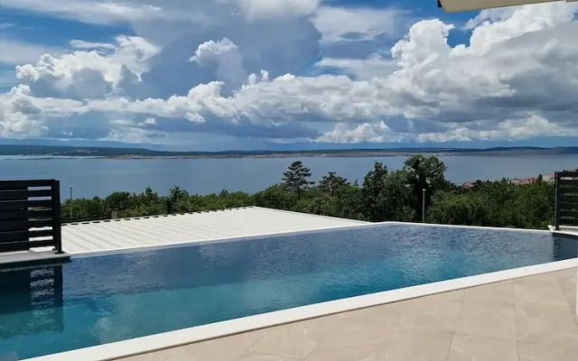 Villa V