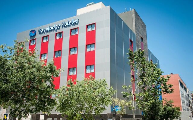 Отель Travelodge Madrid Alcalá Мадрид вид на фасад