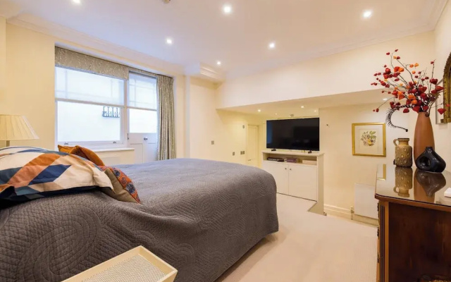 Large 3-bed 5-guest 1841 Duplex House Paddington