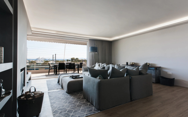 2BD Beachfront Apartment Athens Riviera by TheOlon