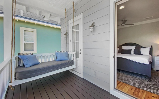Happy House 4 Bedroom Home by Redawning