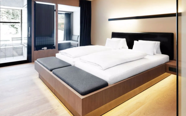 Gradonna Mountain Resort (KAX101)