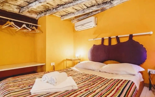 Apartment 2 People Rome Center, Trevi Fountain
