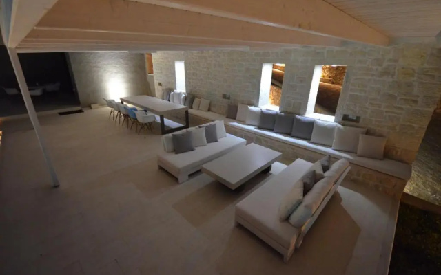 Villa Kira