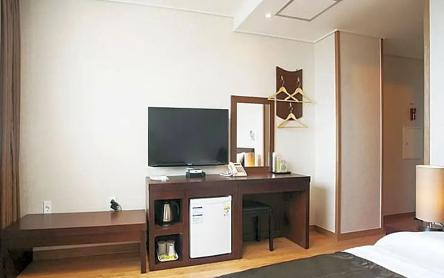 Iris Hotel