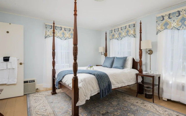 Isaiah Hall Bed & Breakfast Inn