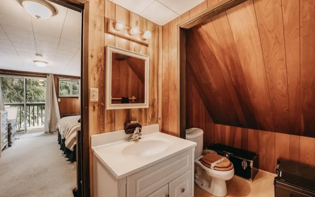 63mbr - Hot Tub - Bbq - Pets Ok - Wifi - Sleeps 6 2 Bedroom Home by RedAwning