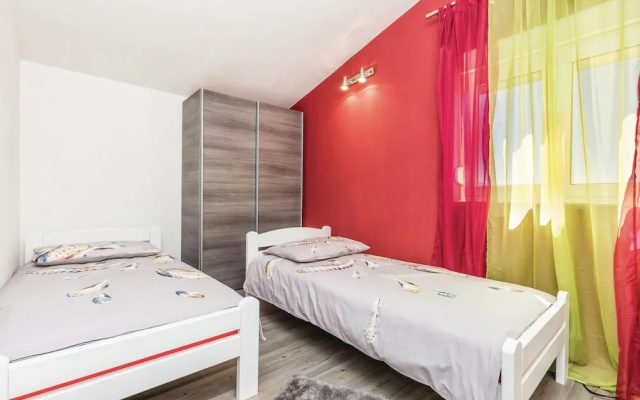 Stunning Home in Cavle With Wifi and 3 Bedrooms