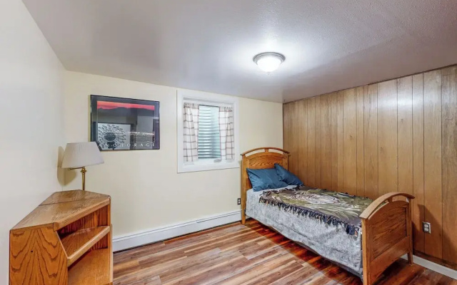 4BR Dog-friendly Home & Close to Mountains