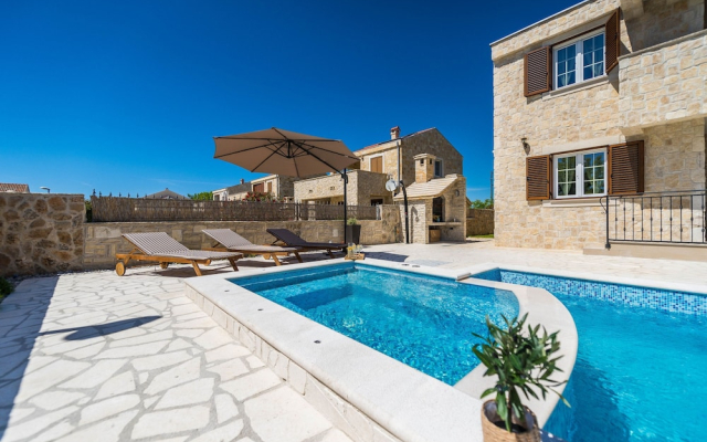 Villa Rea 1 With Heated Pool
