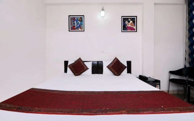 OYO 2041 Hotel Silver Land