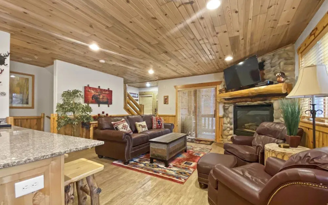 Timberwolf Lodge 6 2 Bedroom Cabin by RedAwning