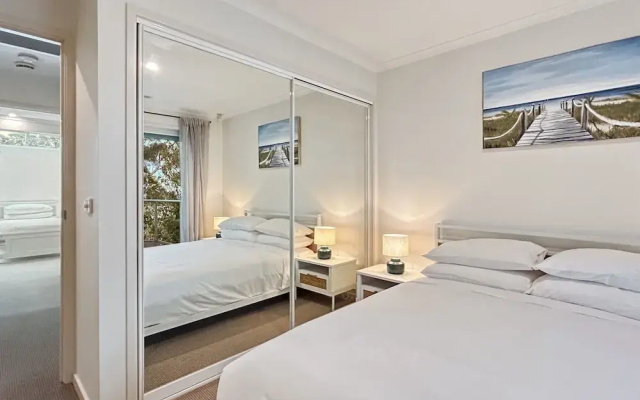 Spacious 4-bed Home With Coastal Charm