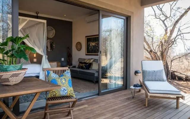 Safari Moon Luxury Bush Lodge