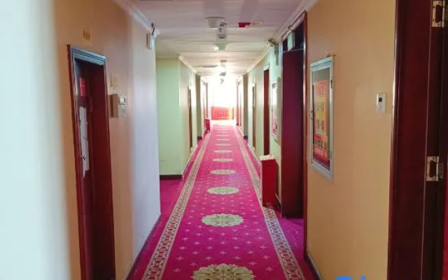 Red Banner Hotel