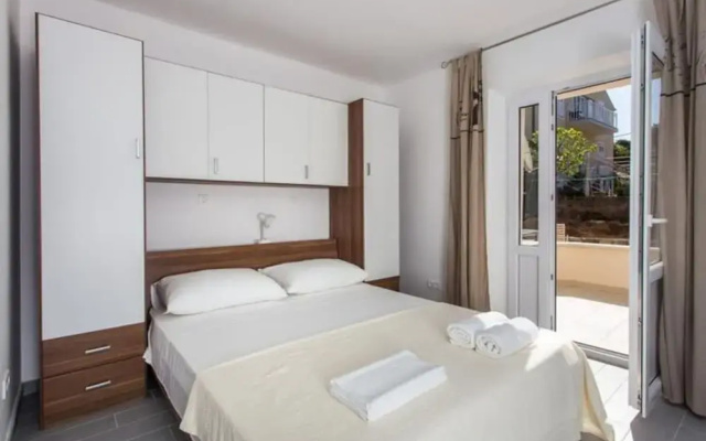 Apartment Maricol - One Bedroom Apartment With Terrace
