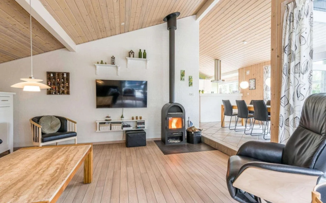 7 Person Holiday Home in Henne