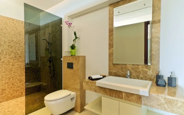 "panoramic Seaview 650sqm 4br Pool Villa 2 min Drive to Naithon Beach"