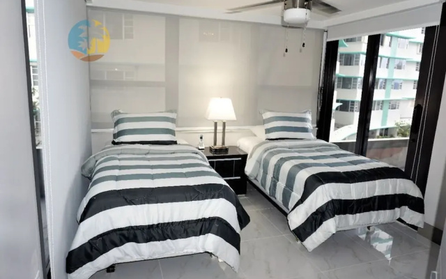 Alexander 518 4 Bedroom Apts by RedAwning
