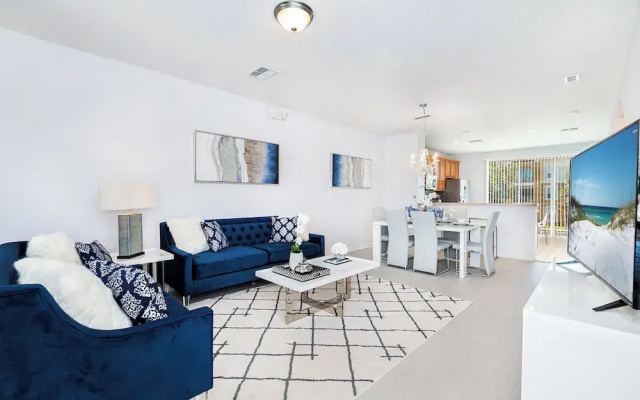 Vista Cay Modern