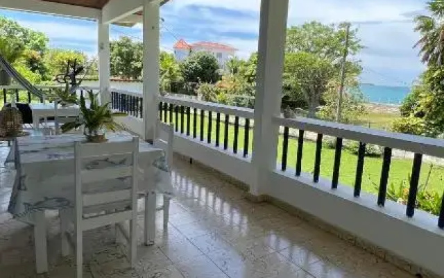 La Perla de Farallon Bed and Breakfast