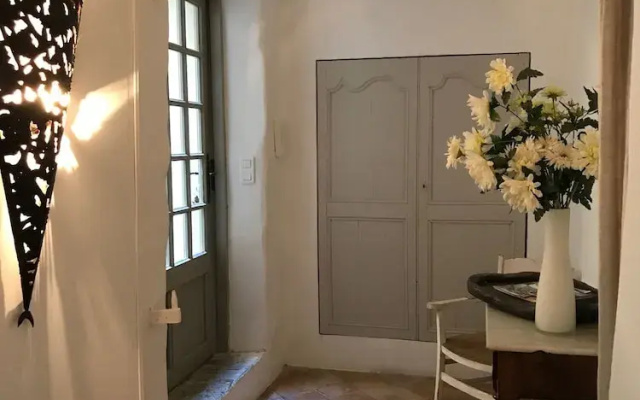 House La France -Ramparts & Riverside Apartment