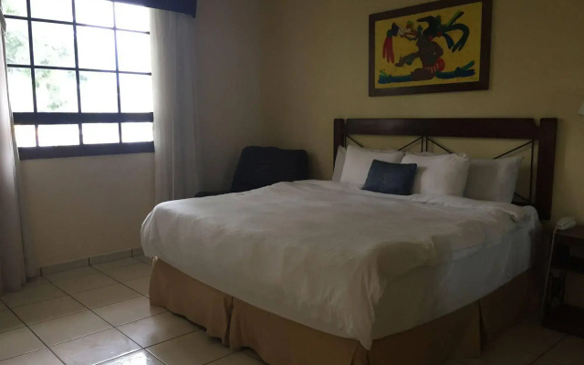Hotel Maya Colonial