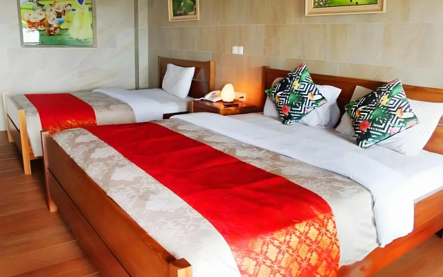 Seruni Hotel Hobbit House