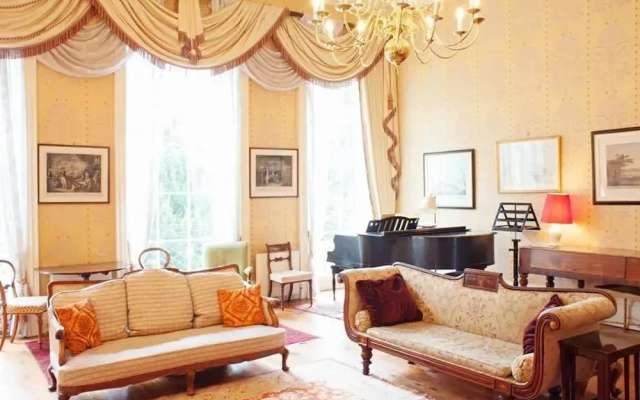 Sir Walter Elliot's House