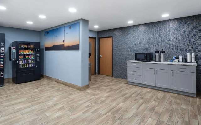 Travelodge by Wyndham Albuquerque East