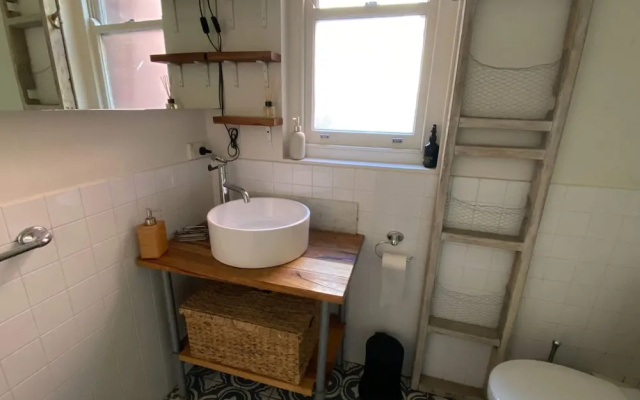 Bright & Sunny 2-bed Unit in the Heart of St Kilda