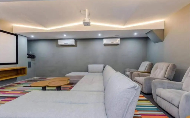 Entire Apartment, Excellent Location The City 1004