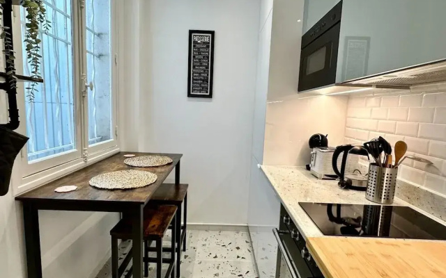 Paradis Calm Modern Studio Apt in Paris