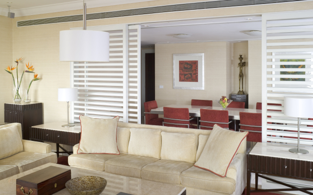 Taj Lands End