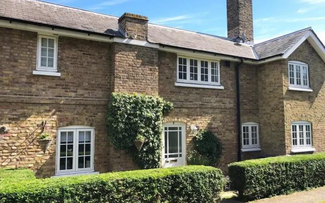 9 Swallow Court