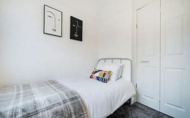 Mount Park Rd Flat
