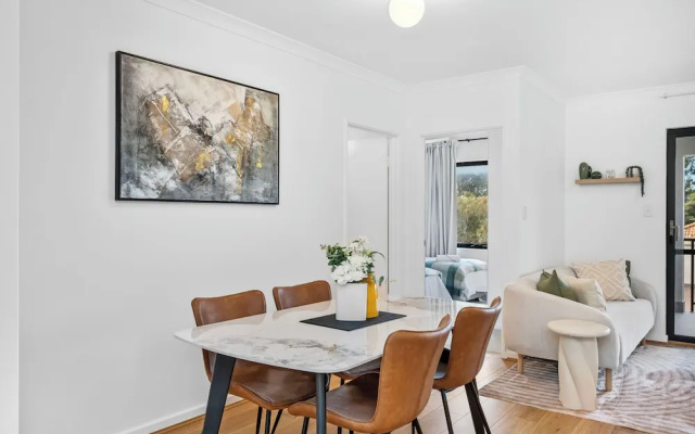 Stylish 2BR With Wi-fi 100 Mbps TV big 75 Inch