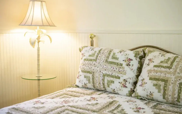 The Chimney Rock Inn & Cottages